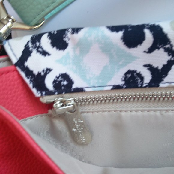Thirty One Crossbody Bag - Picture 9 of 16